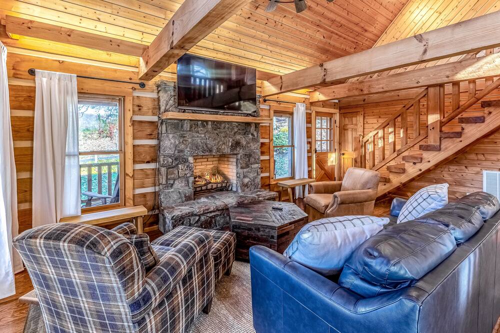 Rustic & Private Log Cabin w\/ High-Speed WiFi, Wraparound Porch & Fireplace