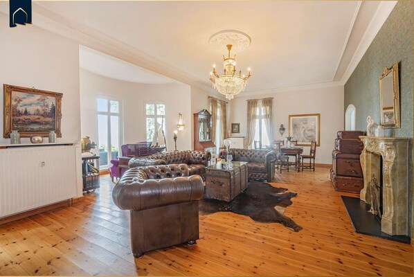 Imagen sin descripción, 1 de 33, botón