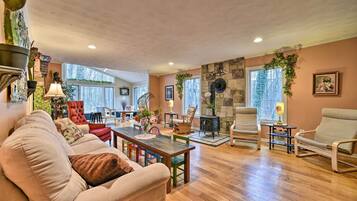 TV, fireplace