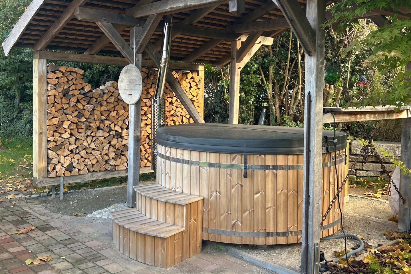 Outdoor spa tub