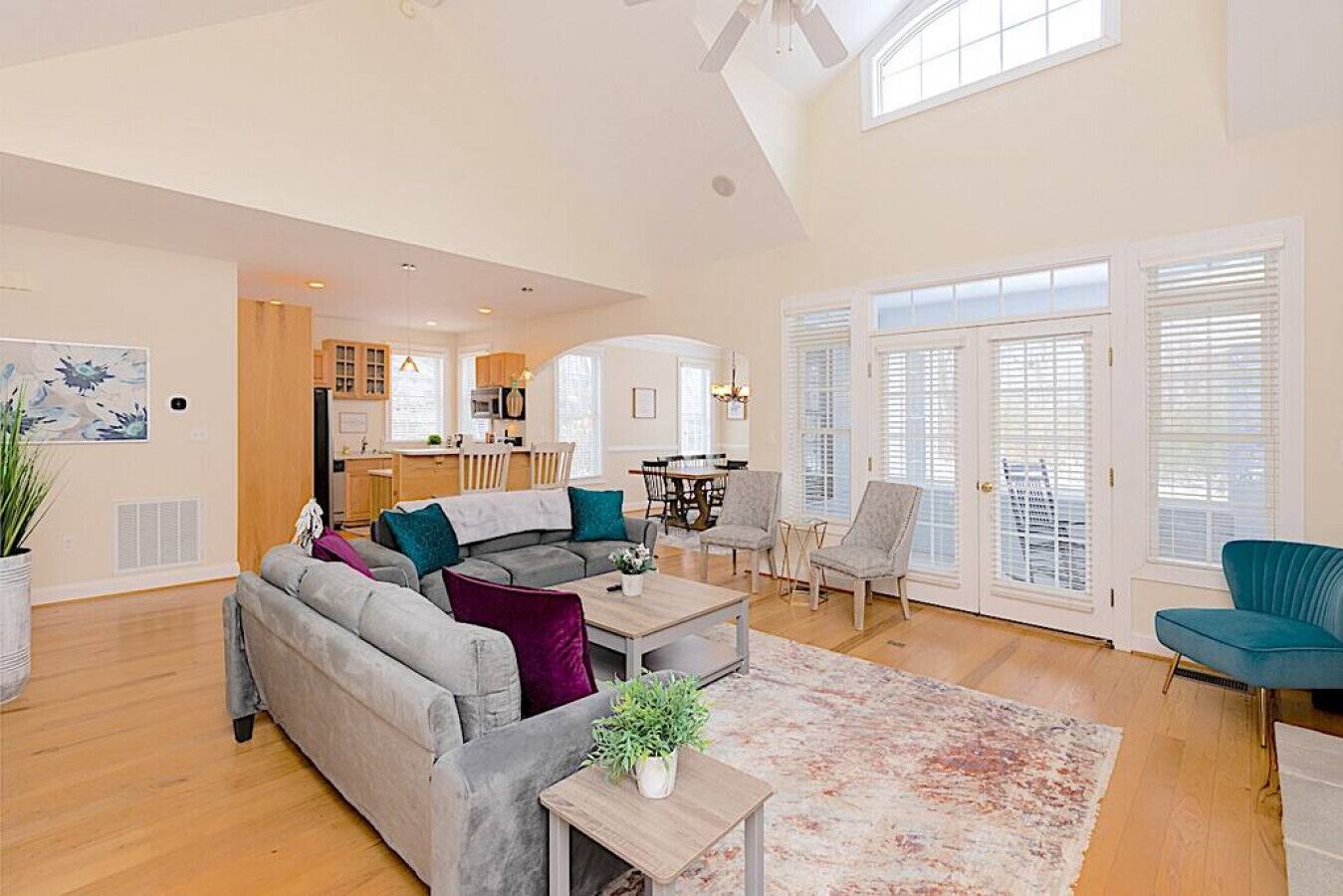 智能电视、壁炉、电子游戏