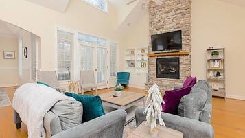 Smart-TV, Kamin, Videospiele