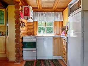 Geladeira, micro-ondas, lava-louças