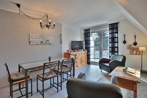 TV, DVD player, aparelho de som