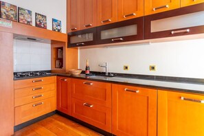 Køleskab, ovn, kogeplade, opvaskemaskine