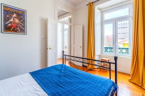 2 soverom, skrivebord, strykejern/-brett og wi-fi