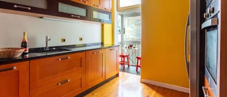 Réfrigérateur, four, plaque de cuisson, lave-vaisselle