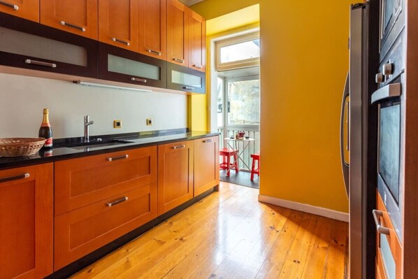 Køleskab, ovn, kogeplade, opvaskemaskine