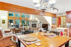 Interior - Gorgeous Wooded Retreat w/ Fireplace, Firepit, Deck, Yard, W/D and private loft (Nordland)