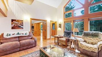 电视、壁炉、书、立体声音响