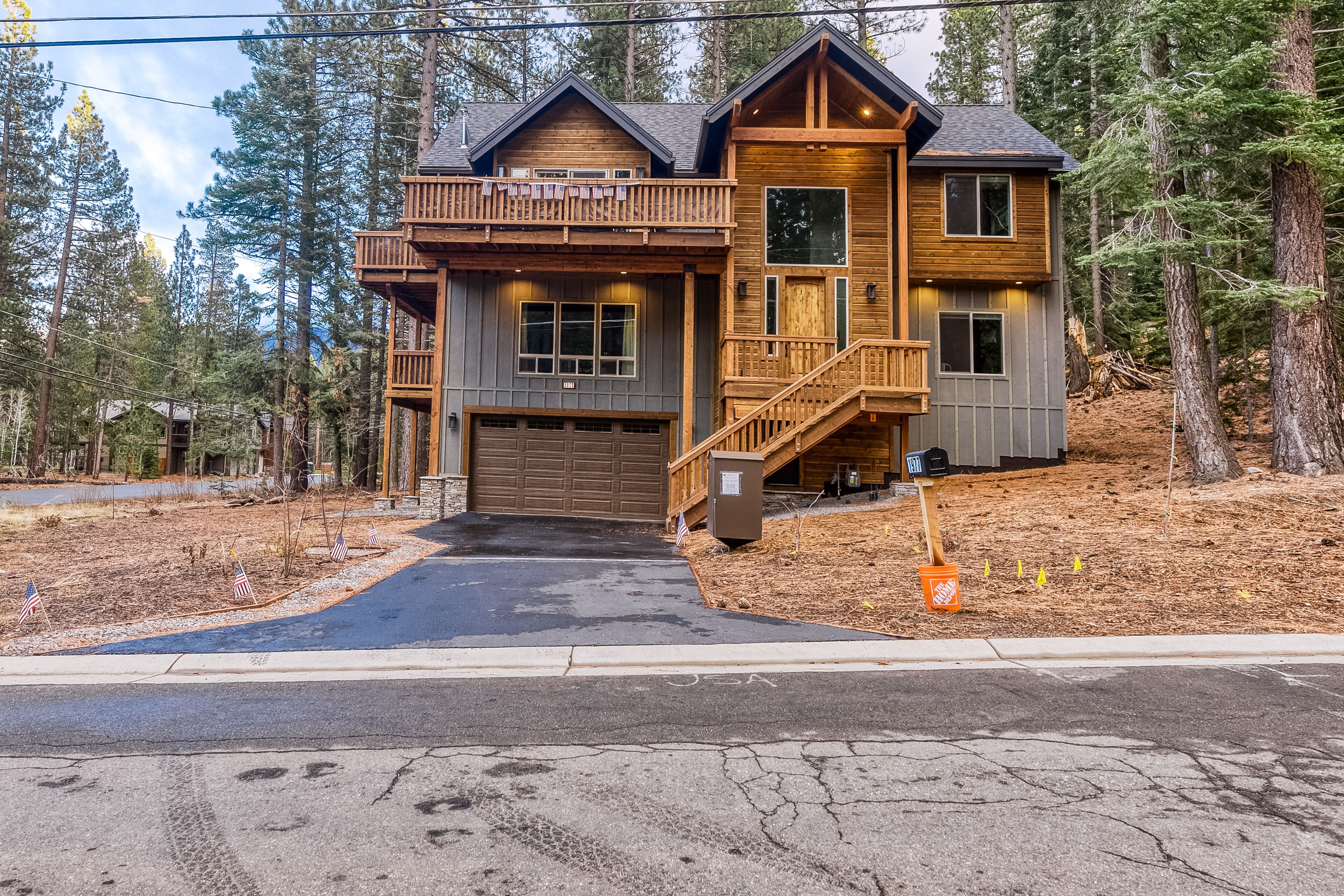 Luxury Home - Pool Table, Jetted Tub, Fireplaces, Free WiFi, Washer/Dryer