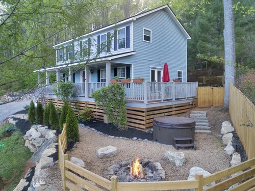 Cozy Cabin Mountain Views Asheville Black Mtn Fire Pit and Hot Tub