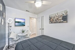 4 bedrooms, iron/ironing board, WiFi, bed sheets