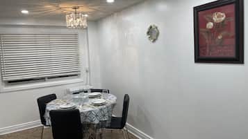 Essbereich im Zimmer