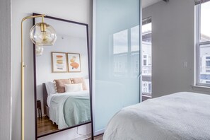 2 chambres, fer et planche à repasser, Wi-Fi, draps fournis