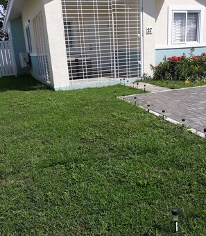 Exterior detail - Luxry Seaview House by the Ocean (Lucea)