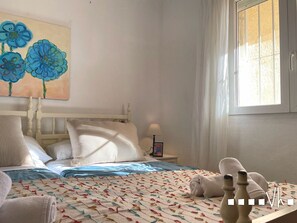 4 bedrooms, iron/ironing board, free WiFi, bed sheets