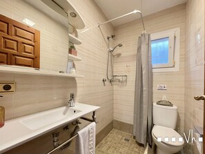 Bathtub, hair dryer, towels