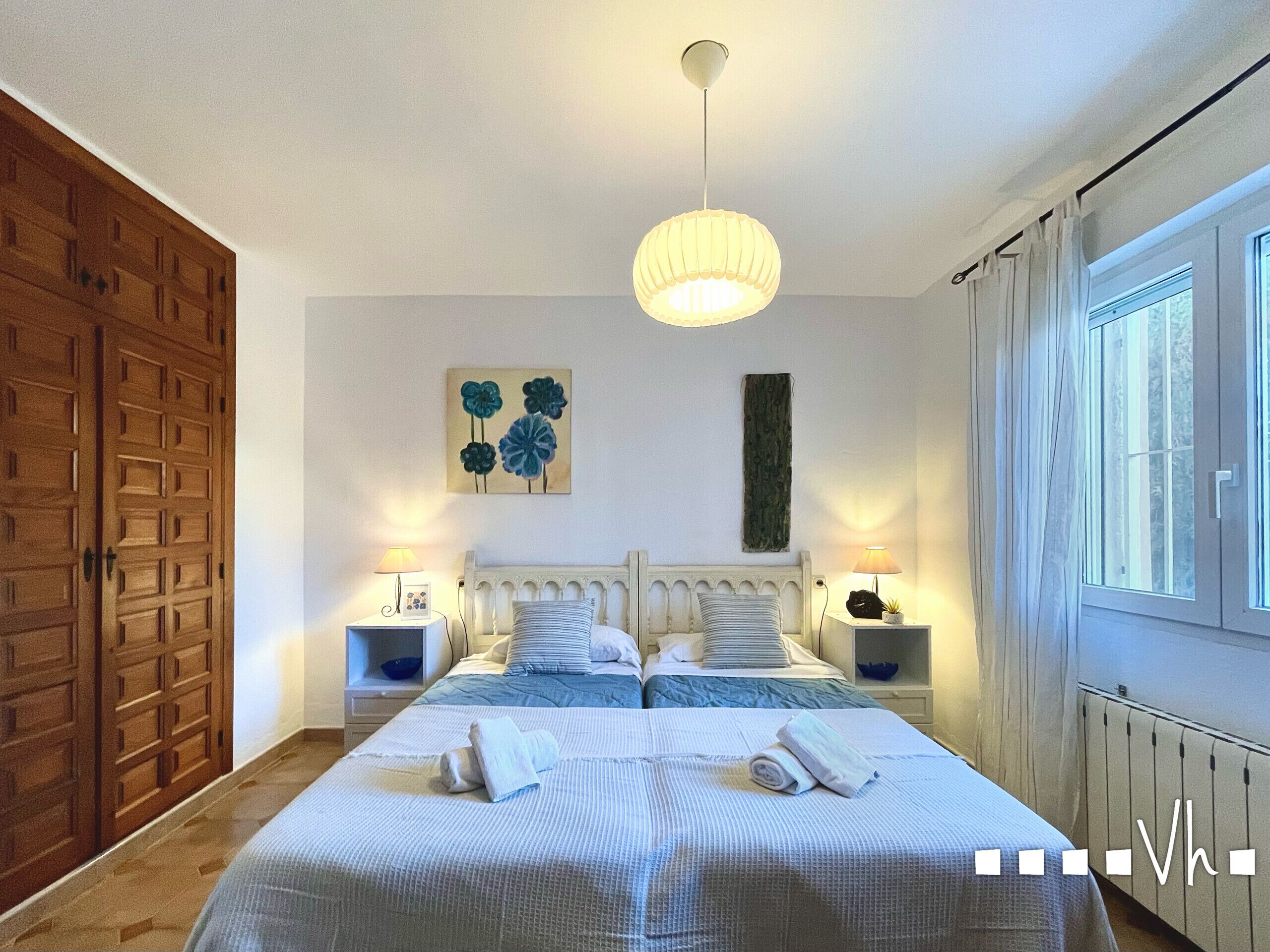 4 bedrooms, iron/ironing board, free WiFi, bed sheets