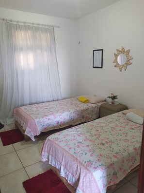 2 bedrooms, iron/ironing board, free WiFi, bed sheets