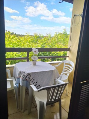 Outdoor dining - Charming apartment in Lagoinha Paraipaba (CE)