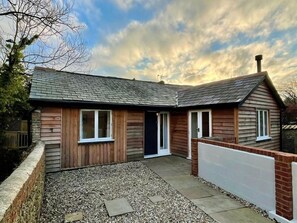 Exterior - Charming 2-Bed Lodge in Dorchester (Dorchester)