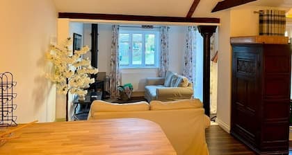 Charming 2-Bed Lodge in Dorchester