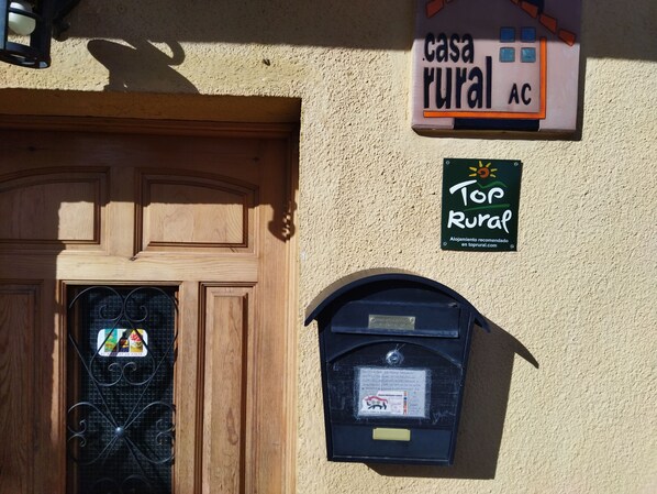 Exterior detail - Beautiful 8 -Bed Cottage in Ceadea(Fonfria)SPAIN,. (Ceadea)