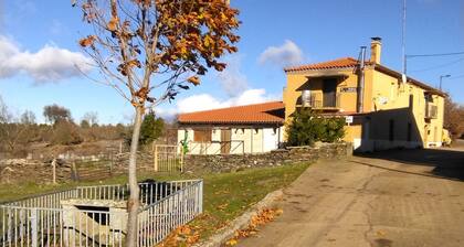 Beautiful 8 -Bed Cottage in Ceadea(Fonfria)SPAIN,.