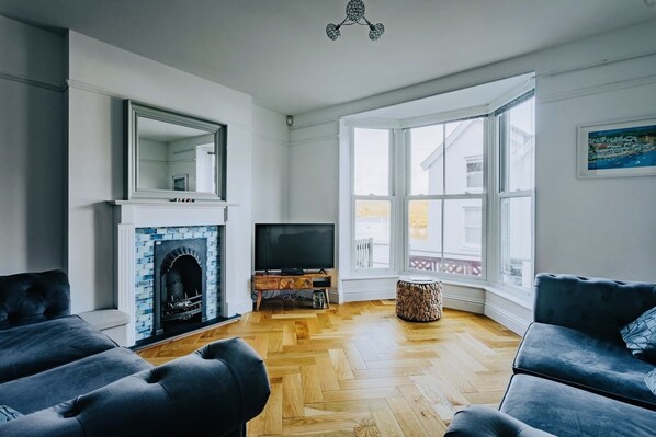 TV, fireplace, stereo - The Slipway Fowey Harbour, Parking 1 Min & Garden (Fowey)