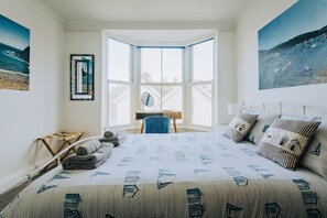 3 chambres, fer et planche à repasser, Wi-Fi, draps fournis