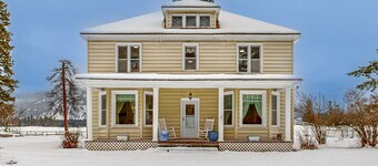Charming Farmhouse on 100 Acres W/ Mountain Views, WiFi, Porch & Livestock