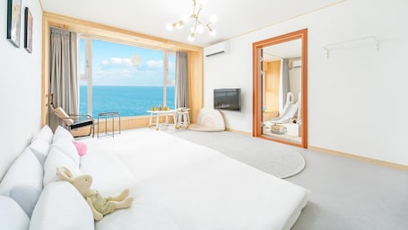 Basic Room, 1 Bedroom (Tokki3(2Cheung/Oceanview) - Kids room). Jeju Kidsgajok Badatgahauseu