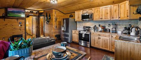 ثلاجة، ميكروويف، فرن، موقد طهي مسطح