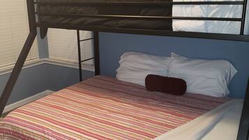 3 makuuhuonetta, silitysrauta/-lauta, ilmainen Wi-Fi, vuodevaatteet