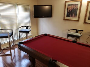 Games room - Beautiful Townhouse near Philly Stadiums and Atlantic City (Sewell)