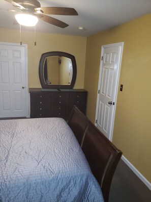 3 chambres, fer et planche à repasser, Wi-Fi gratuit, draps fournis