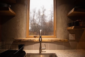 Fridge, oven, stovetop, coffee/tea maker