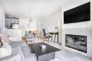 TV, stereo - Chic Sunnyvale 1BR w/ Gym, W/D & Coworking, walk to Google, by Blueground (South Bay)