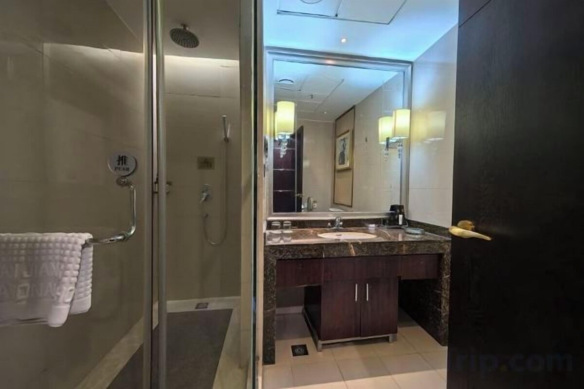 Selected Business Room (Double Bed)