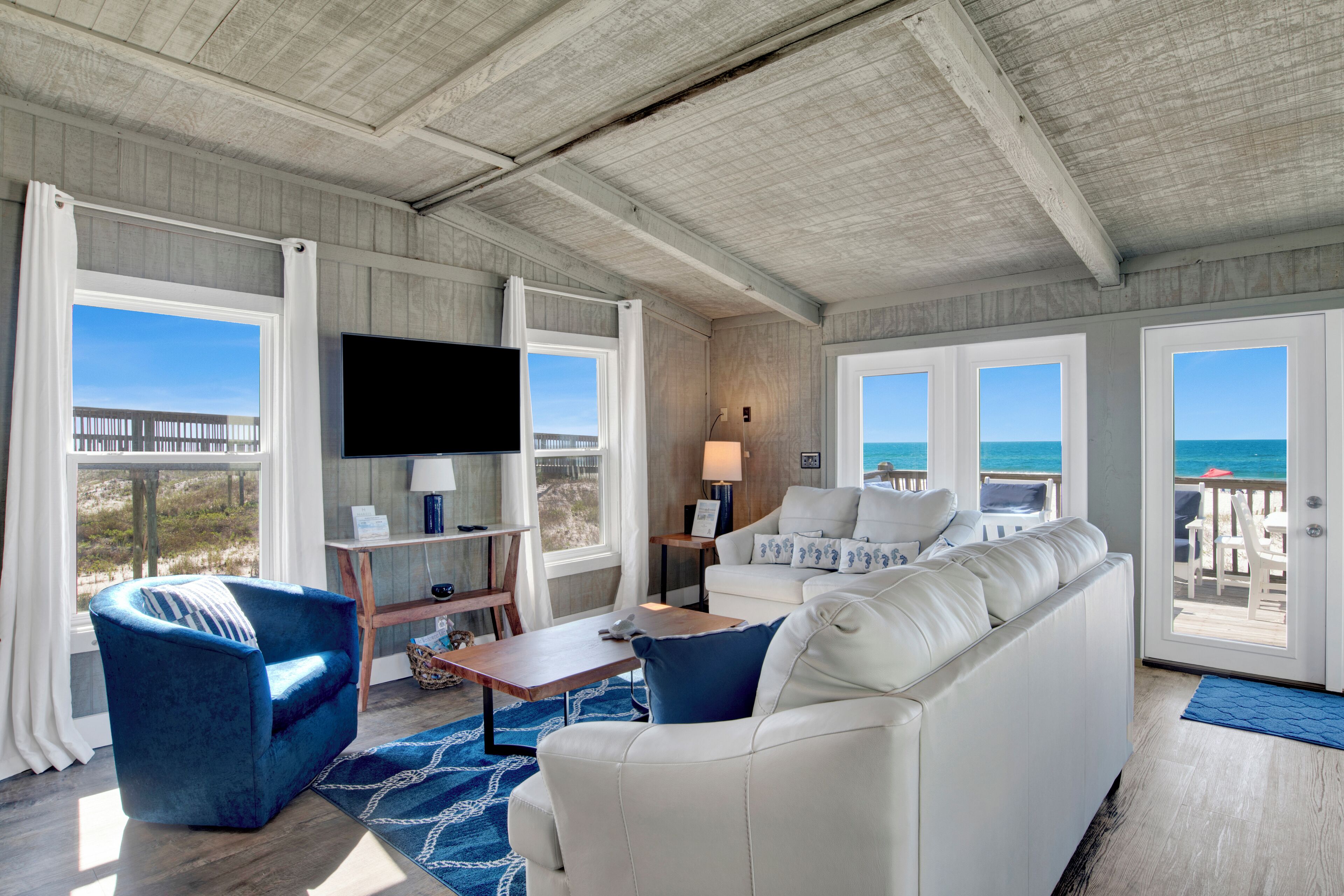 Beyond Blue, Beachfront Cottage, Pets Welcome!