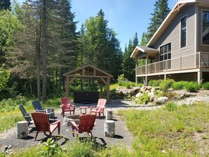 Property grounds - Rustic chic chalet in the forest (Petite-Rivière-Saint-François)