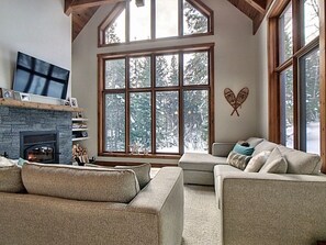 Smart TV, fireplace, DVD player
