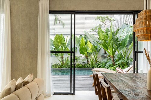 4BR Luxe Pool Villa Canggu near Finns