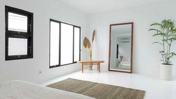 4 bedrooms, desk, laptop workspace, free WiFi