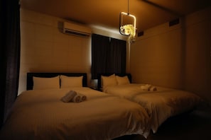 Family House | 3 bedrooms, laptop workspace, blackout curtains, free WiFi