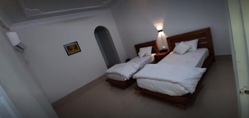 Sharja Hotel And Restaurant