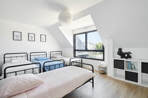 4 室のベッドルーム、アイロン / アイロン台、旅行用ベビーベッド、WiFi (無料)