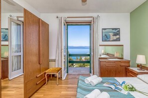 Family House, Multiple Bedrooms (Sea View Home Marianne 200m from sea)