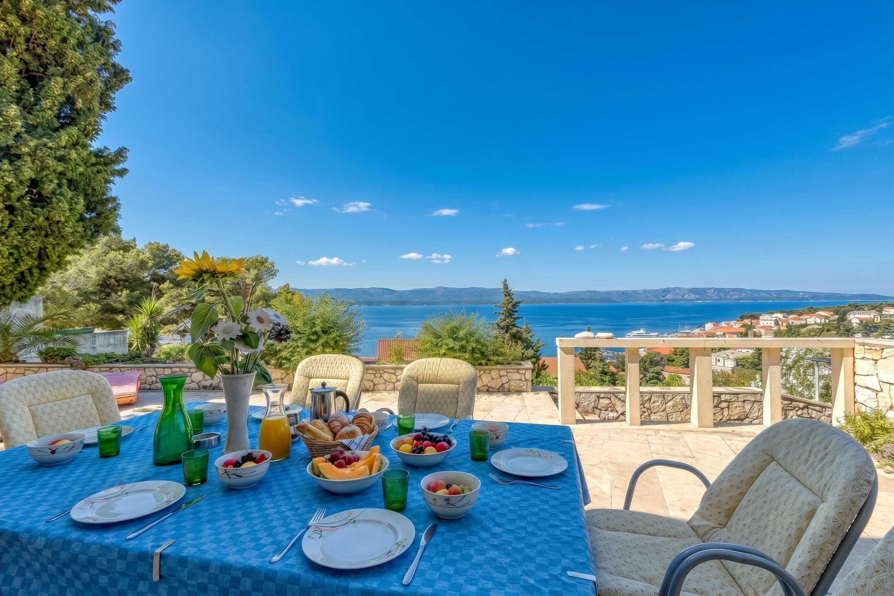 Maison familiale, 4 chambres, balcon (Sea View Home Marianne 200m from sea) | Restauration en plein air